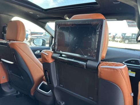 New 2026 Chrysler Pacifica Pinnacle image 53