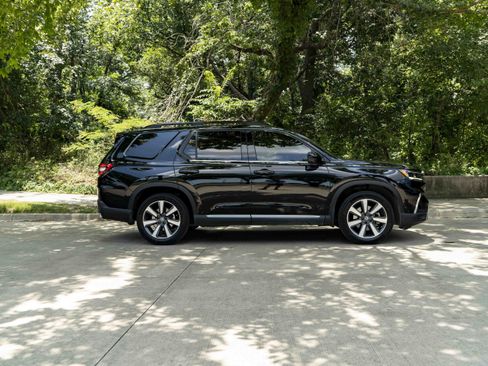 Used 2024 Honda Pilot Touring image 10