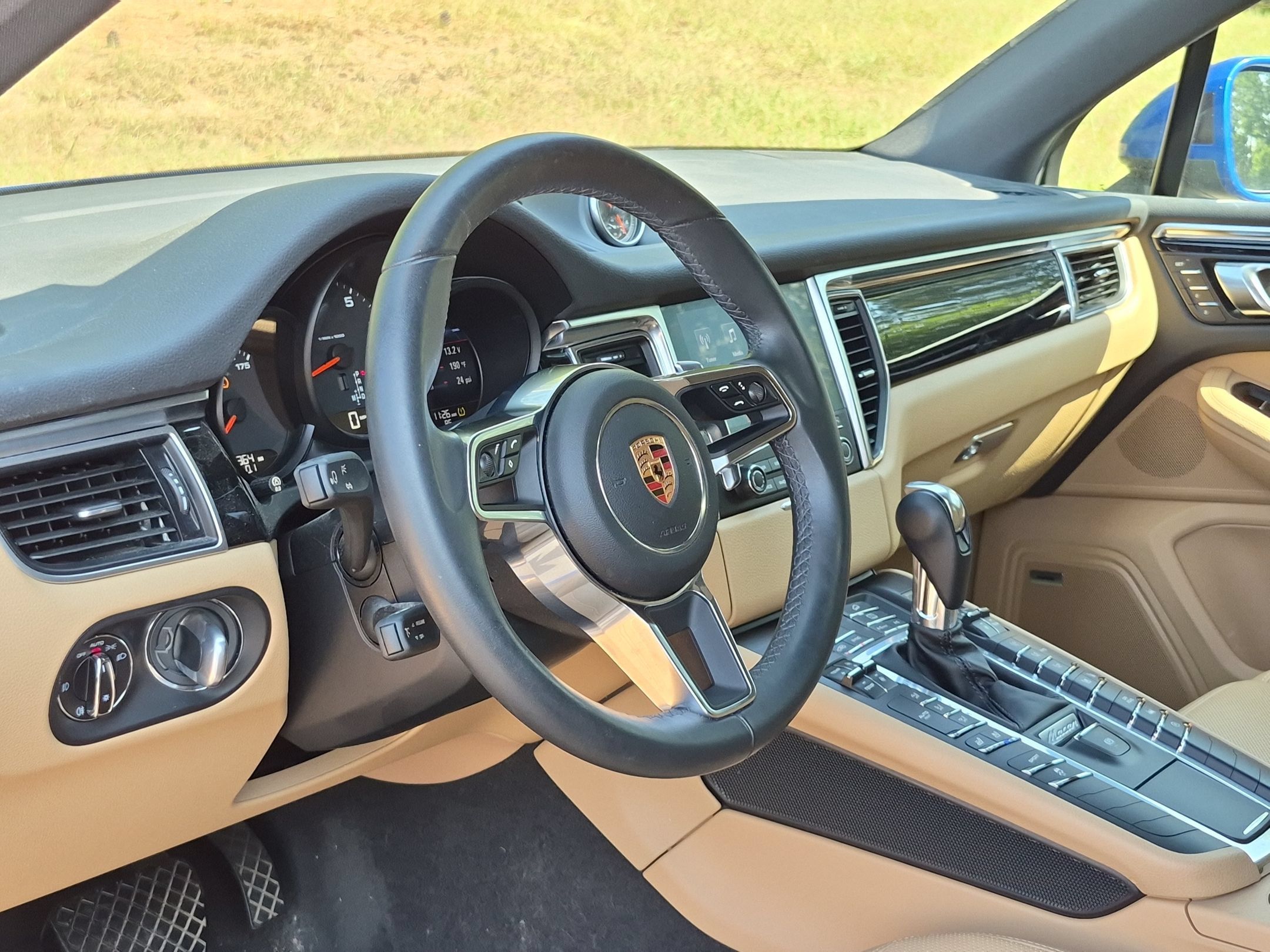Certified 2018 Porsche Macan AWD/4WD image 4