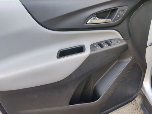 Used 2020 Chevrolet Equinox LS w/ LS Convenience Package image 17