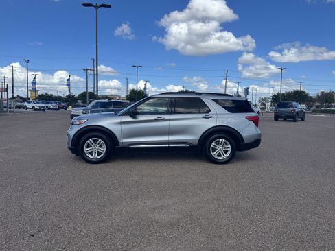 Certified 2024 Ford Explorer XLT RWD image 2