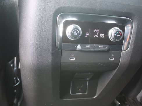 Used 2023 GMC Yukon XL SLT AWD/4WD image 21