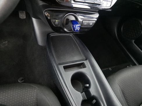 Used 2022 Toyota Prius LE image 24
