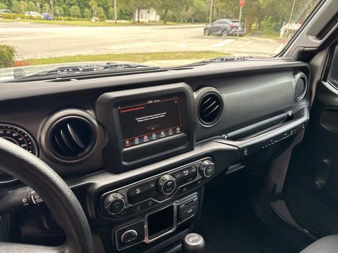 Used 2022 Jeep Wrangler Unlimited Sport AWD/4WD image 24