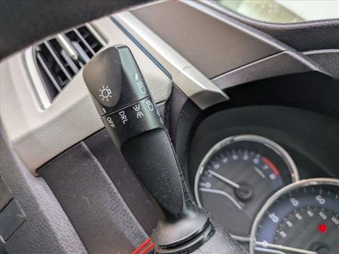 Used 2016 Toyota Corolla LE image 10