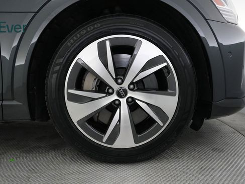 Used 2024 Audi Q8 e-tron Premium Plus w/ Premium Plus Package image 20