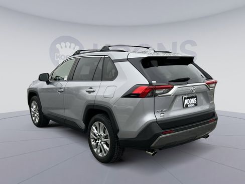 Used 2019 Toyota RAV4 Limited image 4