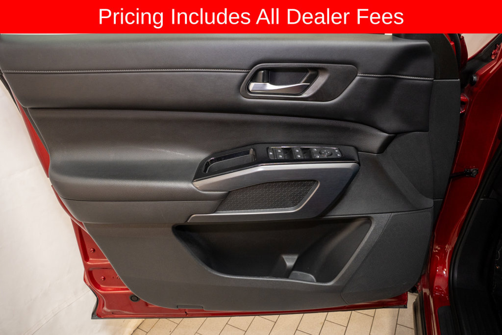 Used 2023 Nissan Pathfinder SL AWD/4WD image 14