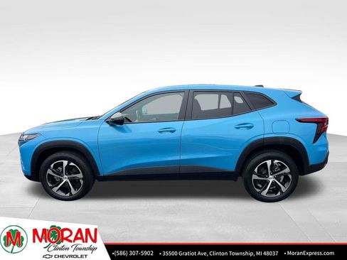 Certified 2025 Chevrolet Trax RS w/ Driver Confidence Package FWD image 3