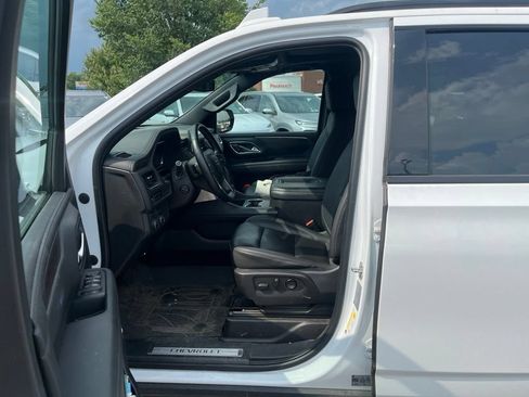 Used 2023 Chevrolet Tahoe Z71 w/ Luxury Package AWD/4WD image 4