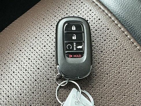 Used 2025 Honda Pilot Elite image 23