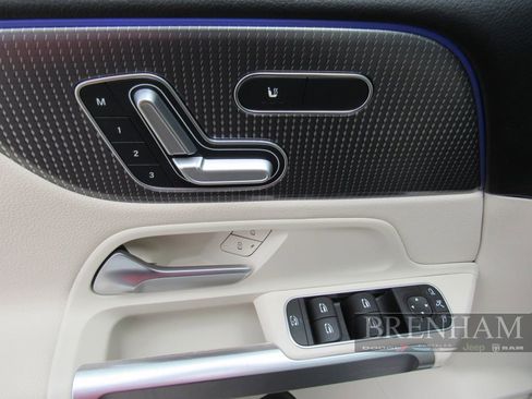 Used 2022 Mercedes-Benz GLB 250 w/ Premium Package image 14