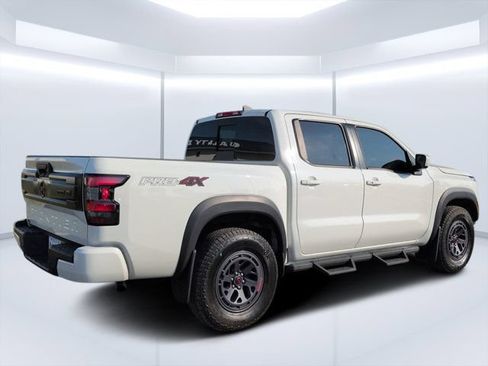 Used 2025 Nissan Frontier PRO-4X AWD/4WD image 3