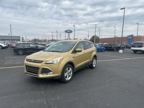 Used 2015 Ford Escape SE image 1