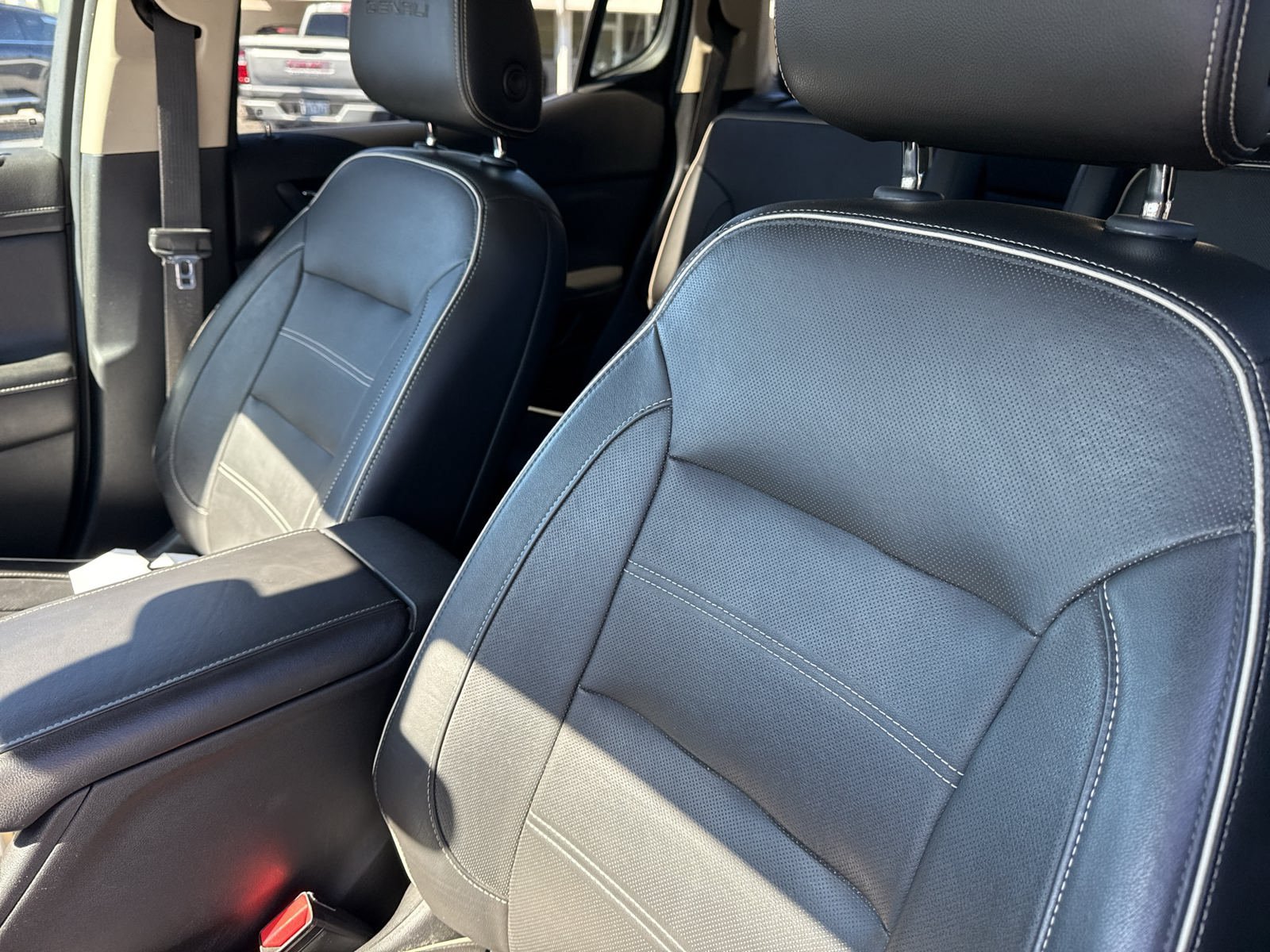 Used 2019 GMC Acadia Denali AWD/4WD image 14