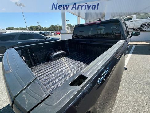 Used 2025 GMC Sierra 1500 SLT AWD/4WD image 7