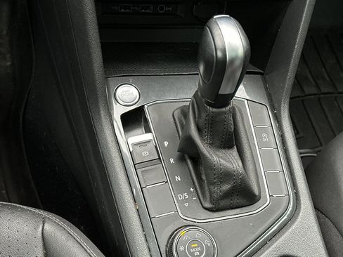 Used 2020 Volkswagen Tiguan SE image 25