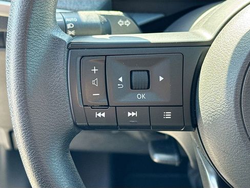 Used 2025 Nissan Kicks SV image 7