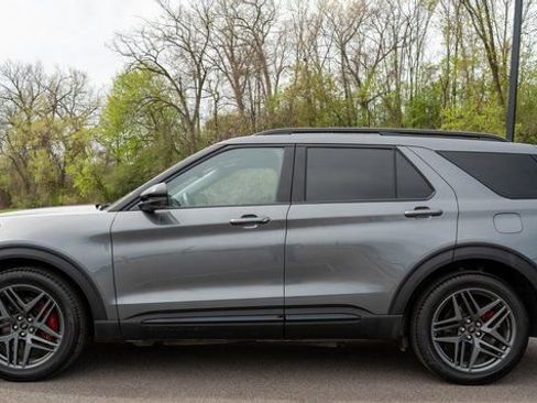 Used 2025 Ford Explorer ST AWD/4WD image 8
