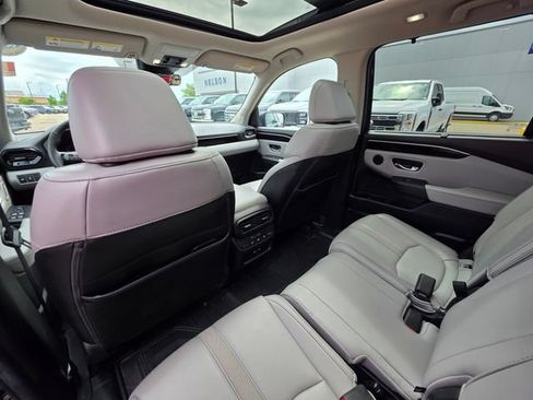 Used 2025 Honda Pilot Touring image 13