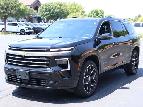 Used 2025 Chevrolet Traverse High Country w/ LPO, Floor Liner Package AWD/4WD image 37