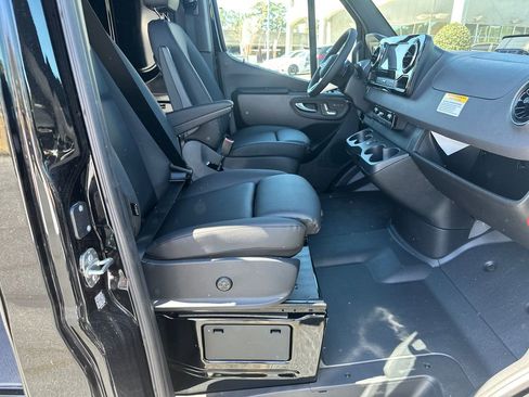 Used 2025 Mercedes-Benz Sprinter 2500 image 14