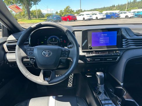 Used 2025 Toyota Camry SE w/ Convenience Package AWD/4WD image 15