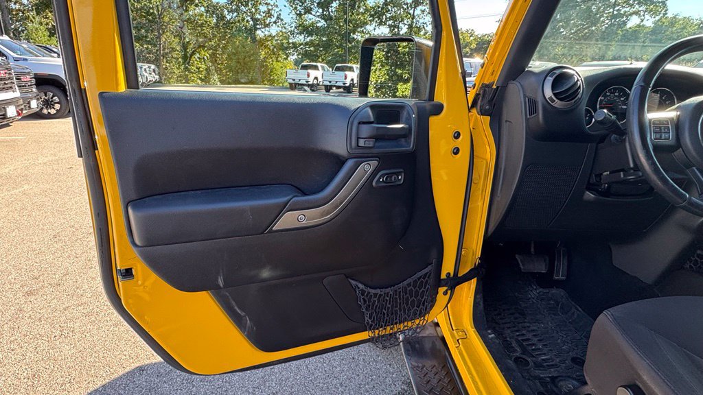 Used 2015 Jeep Wrangler Unlimited Sport AWD/4WD image 16
