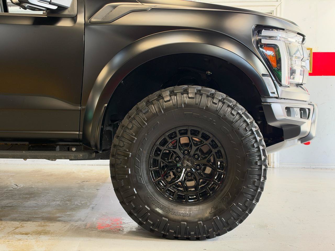 Used 2025 Ford F150 Raptor w/ Equipment Group 803A Raptor R AWD/4WD image 29