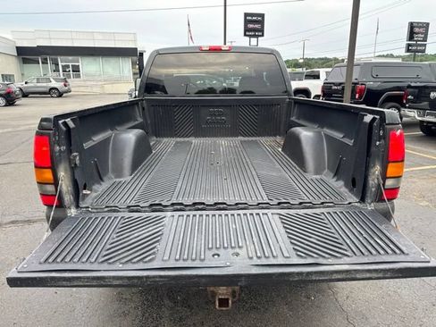 Used 2005 GMC Sierra 2500 SLT w/ Snow Plow Prep Package AWD/4WD image 9