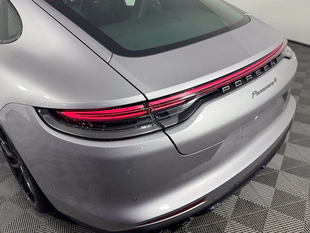 Used 2023 Porsche Panamera 4 Platinum Edition AWD/4WD image 10