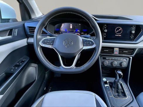 Used 2022 Volkswagen Taos SE FWD image 6