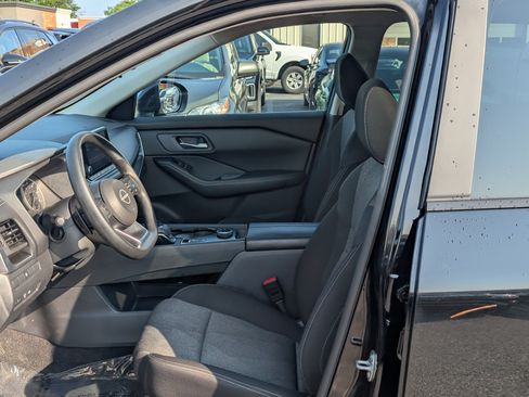 Used 2024 Nissan Rogue SV AWD/4WD image 16