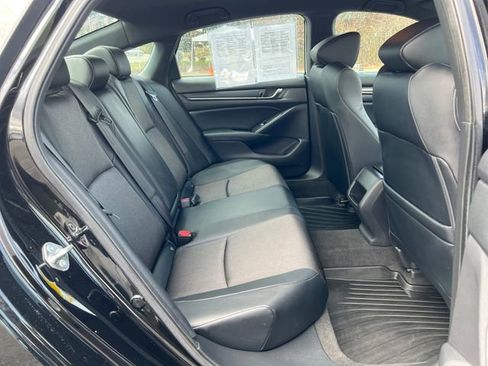 Used 2018 Honda Accord Sport image 13