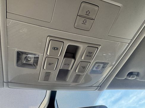 Used 2019 Volkswagen Tiguan SEL image 33