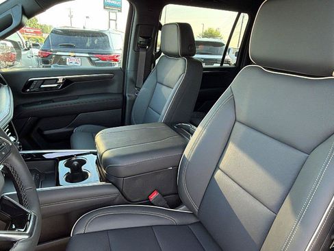 New 2026 Chevrolet Suburban Premier AWD/4WD image 18