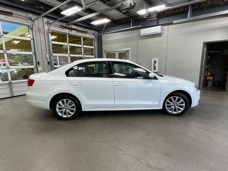Used 2011 Volkswagen Jetta SE FWD image 6