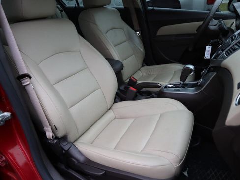 Used 2014 Chevrolet Cruze Diesel w/ Enhanced Safety Package image 6