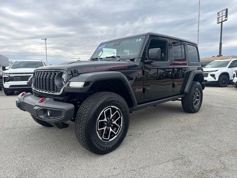 Used 2024 Jeep Wrangler Unlimited Rubicon AWD/4WD image 2