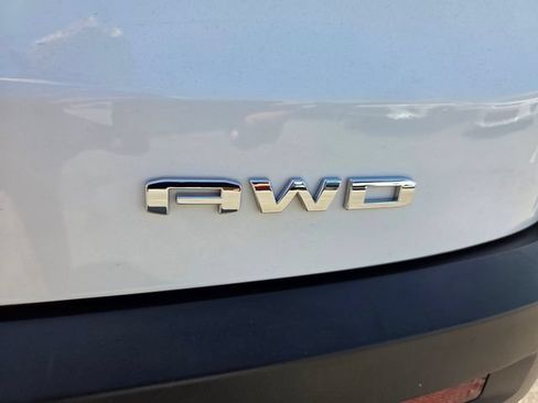 Used 2021 GMC Acadia SLT AWD/4WD image 16