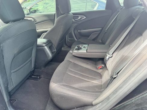 Used 2016 Chrysler 200 Limited w/ Convenience Group image 6