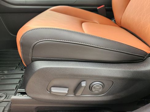 New 2026 Kia Carnival EX FWD image 19