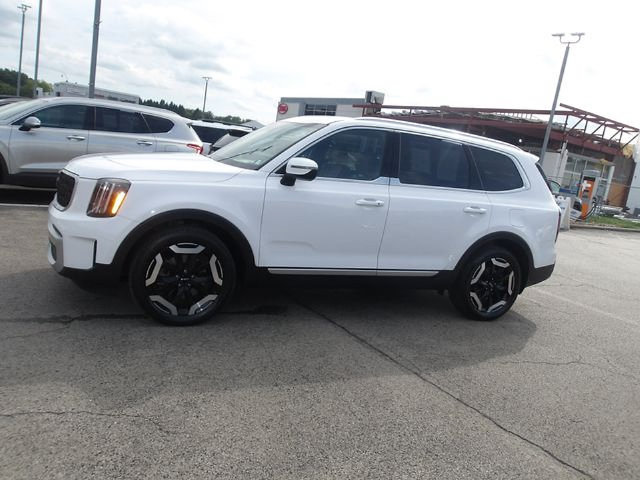Used 2024 Kia Telluride EX w/ EX Captain's Chair Package AWD/4WD image 4