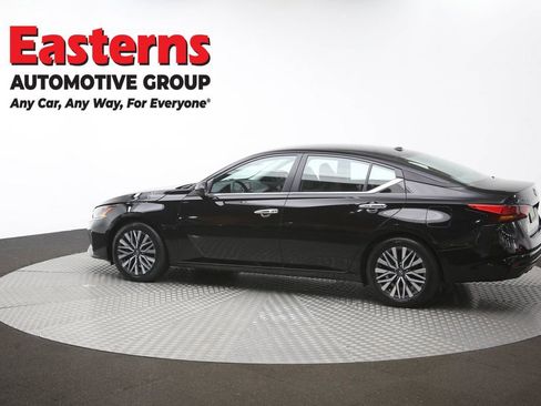 Used 2025 Nissan Altima 2.5 SV FWD image 61