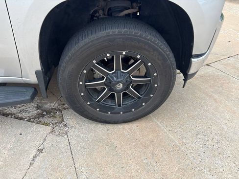 Used 2019 Chevrolet Silverado 1500 LT w/ Texas Edition AWD/4WD image 2