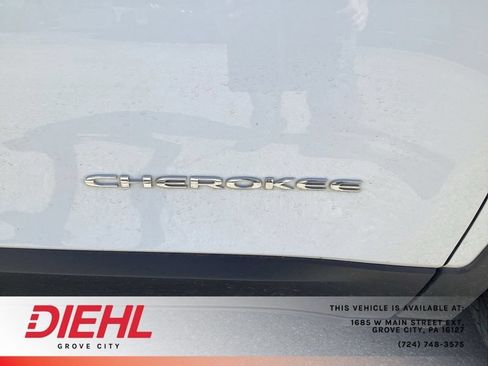 Used 2022 Jeep Cherokee Latitude Lux w/ Sun & Sound Group AWD/4WD image 10