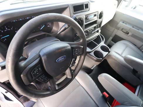 Certified 2022 Ford E-450 and Econoline 450 Super Duty w/ Power Windows & Locks Group image 8