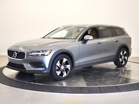 Used 2020 Volvo V60 T5 Cross Country w/ Protection Package Premier image 7
