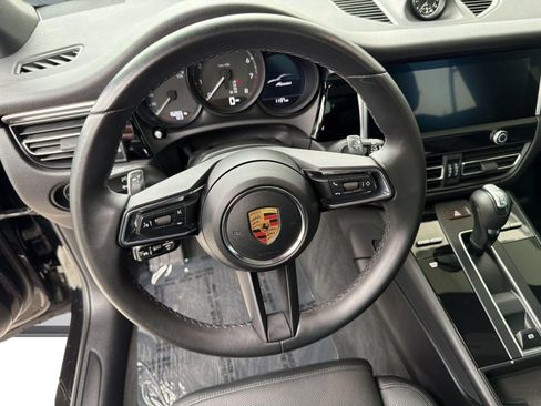 Used 2023 Porsche Macan AWD/4WD image 30