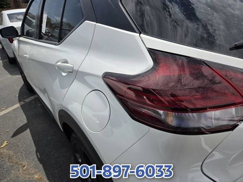 Used 2024 Nissan Kicks SR w/ SR Premium Package FWD image 8
